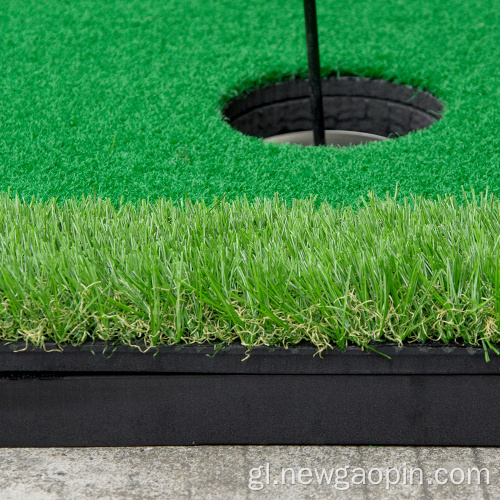 Golf de herba artificial pondo verde ao aire libre